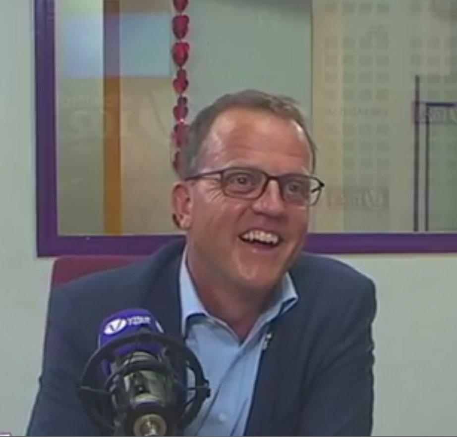Sébastien BEAULIEU🇨🇦🇺🇦 (@beaulieu_can) on Twitter photo 'Slam à quatre mains': Revoyez les bons moments passés <a href="/viberadiosn/">Vibe Radio Senegal</a> avec <a href="/samiracouli/">Samira Fall</a>, dans 'La Descente' avec Nadia & Fabrice Koffy en duplex au 🇨🇦 <a href="/AmbCanSenegal/">Canada au Sénégal</a>. // Good times at Vibe Radio on Canada, #Sénégal & #Francophonie with <a href="/CanEmbSenegal/">Canada in Senegal</a>.
📽facebook.com/Vibe.Radio.Sen…. 'Slam à quatre mains': Revoyez les bons moments passés <a href="/viberadiosn/">Vibe Radio Senegal</a> avec <a href="/samiracouli/">Samira Fall</a>, dans 'La Descente' avec Nadia & Fabrice Koffy en duplex au 🇨🇦 <a href="/AmbCanSenegal/">Canada au Sénégal</a>. // Good times at Vibe Radio on Canada, #Sénégal & #Francophonie with <a href="/CanEmbSenegal/">Canada in Senegal</a>.
📽facebook.com/Vibe.Radio.Sen….
