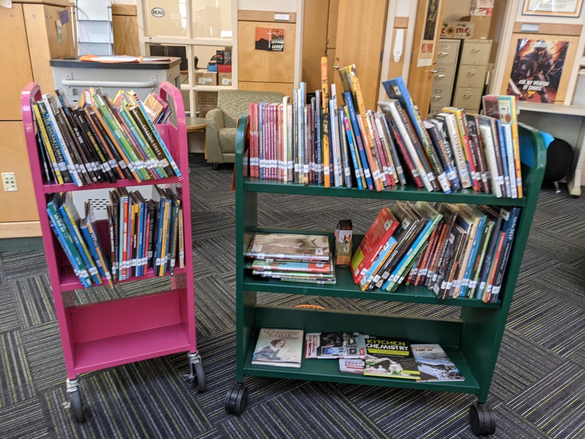 IPSKmsHSLibrary's tweet image. Hundreds of new books have been added to the Ipswich Middle &amp;amp; High School library this year in the  STEAM areas! Stop by and check out our new collection thanks to an Innovation mini grant from Ipswich Public Schools #Steam #STEMeducation #librarybooks #middleschool #highschool