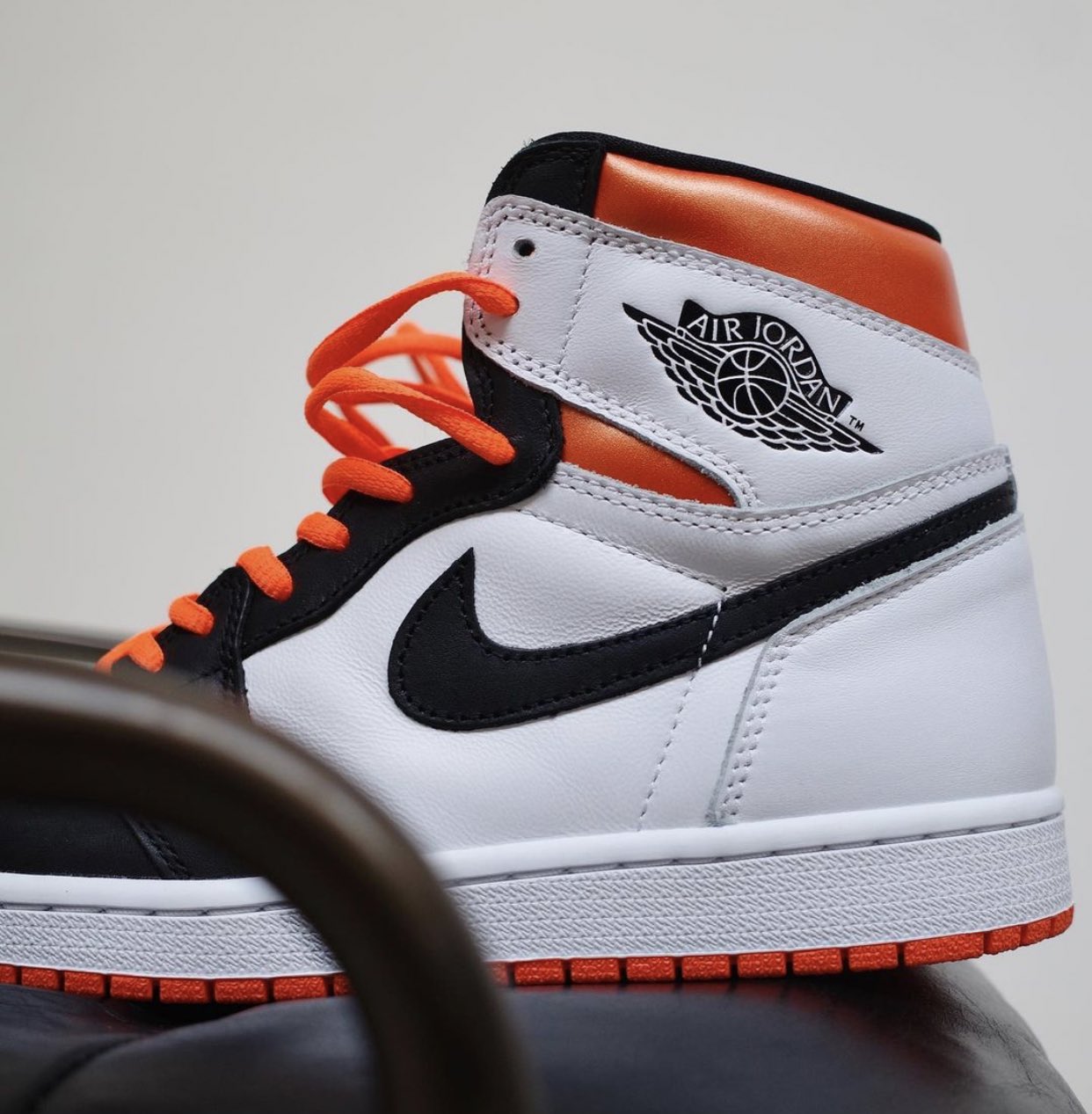 Air Jordan 1 High "Electro Orange"