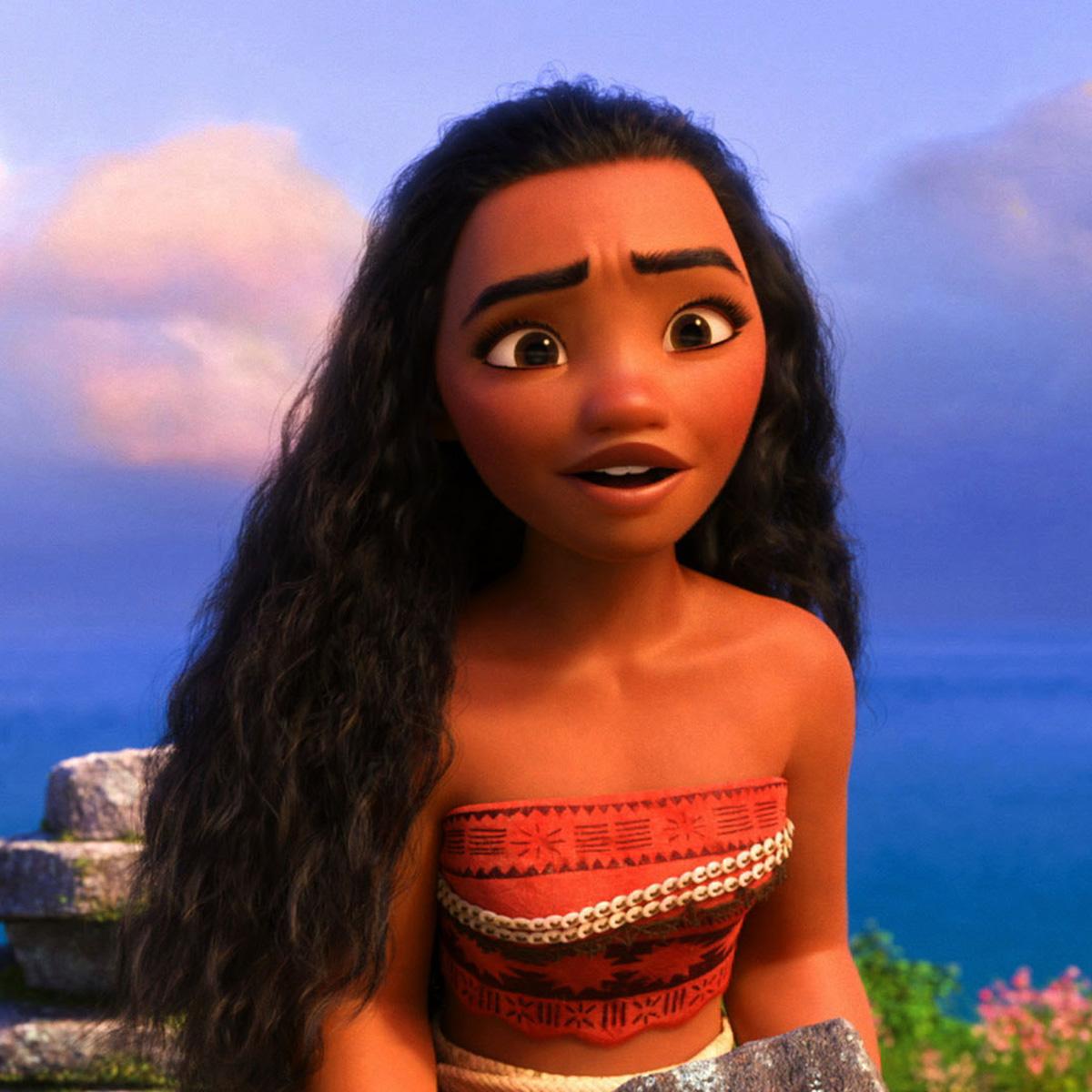DisneyFR's tweet photo. ♫ Le soleil vient danser sur la mer éternelllllllllllle. Mais tous.... ♫  À vous de compléter, avec le ton svp ! 😉 #Vaiana https://t.co/gjR2wmTEdJ