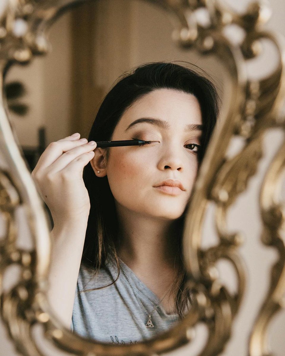 Influenster's tweet photo. "I wore makeup for 10 hours and didn’t have a single issue with my eyes." Oh how we love introducing members like Genevieve to products that solve their every day #makeupproblems. Thanks for leaving reviews for your @AlmayCosmetics Sensitive Eyes VoxBox!
https://t.co/Tt9BDxwKW9 https://t.co/q1TA6Y1laB