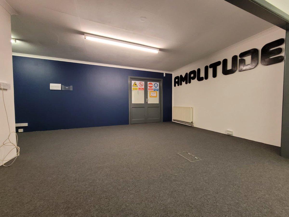 Amplitudees's tweet photo. Office renovations nearly completed, just need to get the new furniture in now. 😀 https://t.co/Ief3lW5RzX
