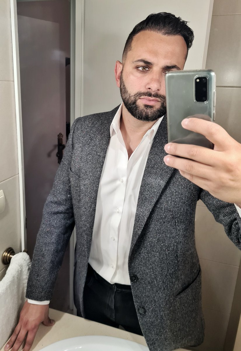 💜 Con ENTRADAS AGOTADAS en mi Querida Utrera, me voy a cantar con toda la ilusión del mundo a @palacio_san_fernando_utrera 
Gracias a mi mano derecha @pat_fashiondlaw 💚
Voy a estrenar "VOLVER" 
.
#entradas #entradasagotadas #concierto #conciertos #conciertosenvivo