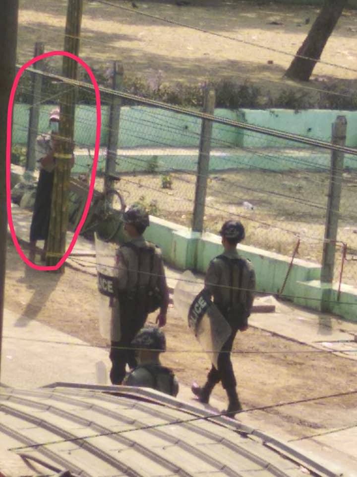 MayWinchester16's tweet photo. The uncle who sells bamboo is hiding behind the bamboo as he does not even dare to look at the demons. This picture is a testament to how scary Burmese soldiers and police are!!
#WhatsHappeningInMyanmar
#Apr1Coup https://t.co/rMDHvtyuxd