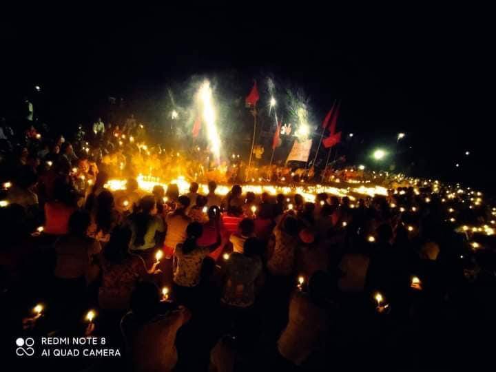 MayWinchester16's tweet photo. Residents from villages in Kanbalu township joined together to protest against military coup in MaeThae Village, Sagaing Region.
SUPPORT FEDERAL ARMY
#WeSupportFederalCharter
#WhatsHappeningInMyanmar https://t.co/A1tKrH0zMl