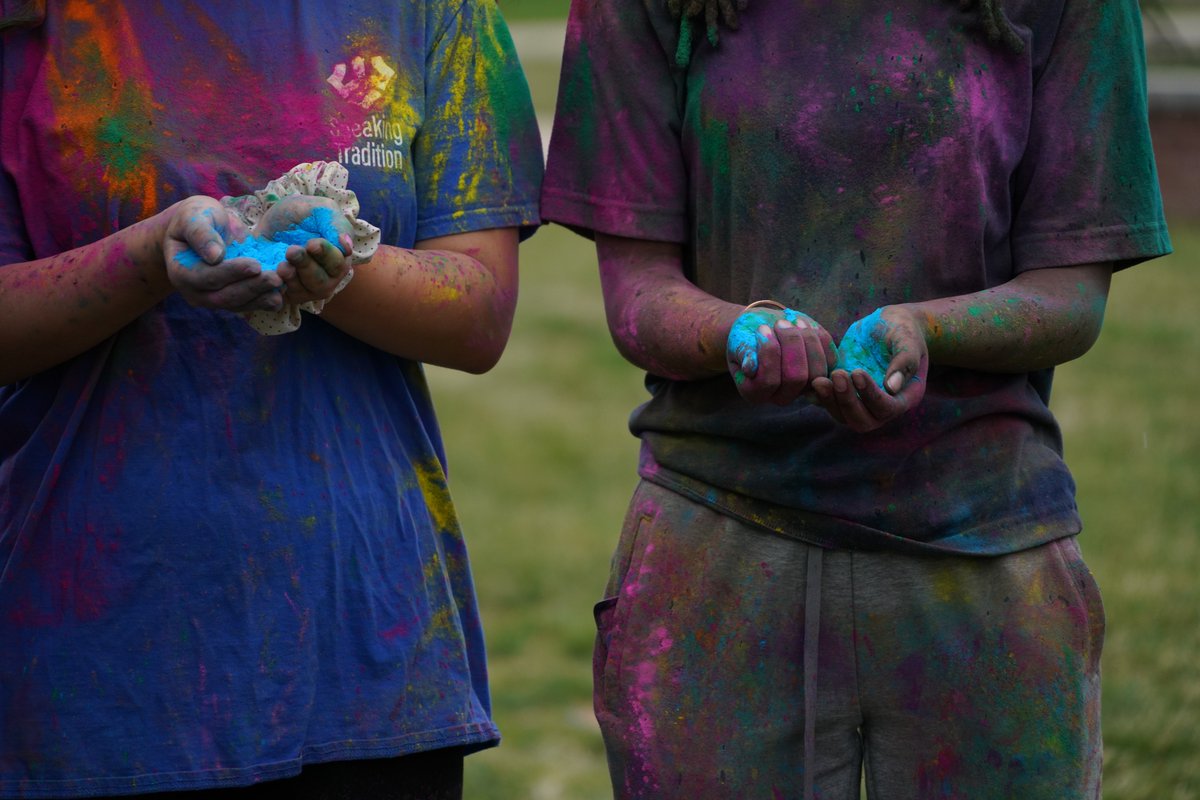 What we did last weekend: Celebrate Holi!

We joined SAIL in celebrating Holi this Saturday. There were snacks, music, and lots of colours! It was super fun😊 *it was a pain to get all the colours off but still*

Photos were taken by Amy Qian (class of 2024).