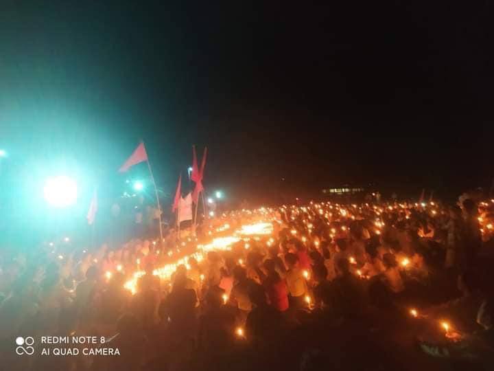 MayWinchester16's tweet photo. Residents from villages in Kanbalu township joined together to protest against military coup in MaeThae Village, Sagaing Region.
SUPPORT FEDERAL ARMY
#WeSupportFederalCharter
#WhatsHappeningInMyanmar https://t.co/A1tKrH0zMl