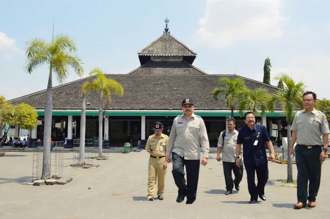 bintangsn1's tweet photo. Mesjid Demak yg dibangun Walisongo. Alhamdulillah diperkenan masuk naik ke lantai atas dan melihat tiang gabungan 9 Wali https://t.co/egfJZq3lDm