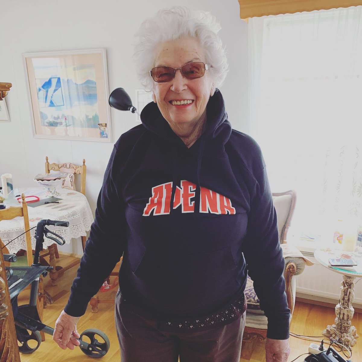 AthenaBasket's tweet photo. Hin 96 ára Ingunn Erla, er með puttann á púlsinum. Summer outfit ready ✅🏀 https://t.co/YSbjp8vsyM