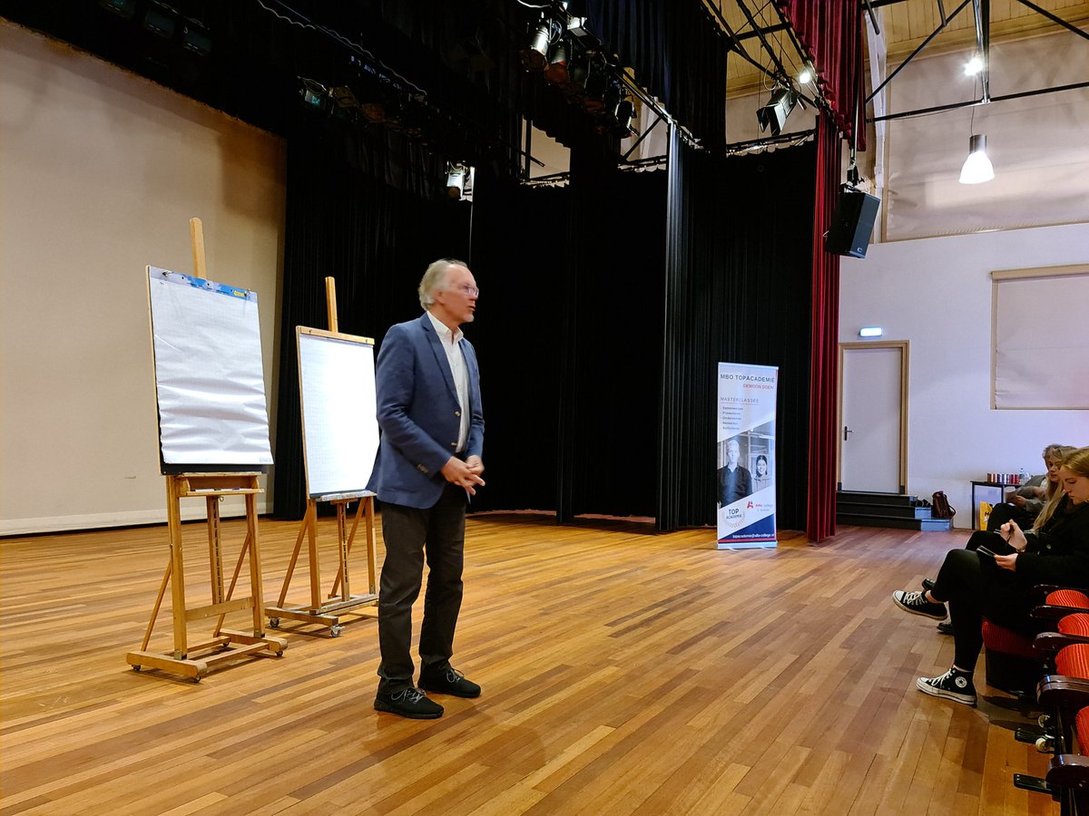 alfons03's tweet photo. Inspirerend verhaal van de enige echte @DanielOfman over #kernkwadranten, valkuilen, allergie en uitdagingen #mbotopacademie #alfacollege https://t.co/1LNrntSYKu