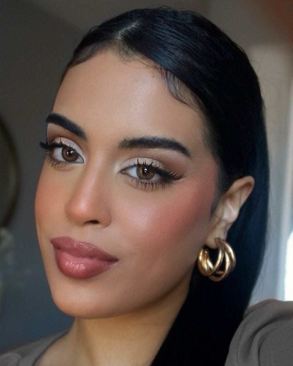 🔥🔥  @manalshaarif wearing #GLOSSTOPIA Ultimate Lip Shine ✨ #teamhardcandy bit.ly/2PRzkF9