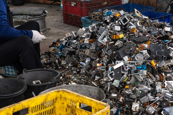 LiquidTechNews's tweet photo. What are three signs your e-waste is improperly recycled? Learn more in our latest blog post: https://t.co/5saiOu02Fw #tech #ewaste #circulareconomy #recycling #socialresponsibility #sustainability https://t.co/kBqeF3Ydw9