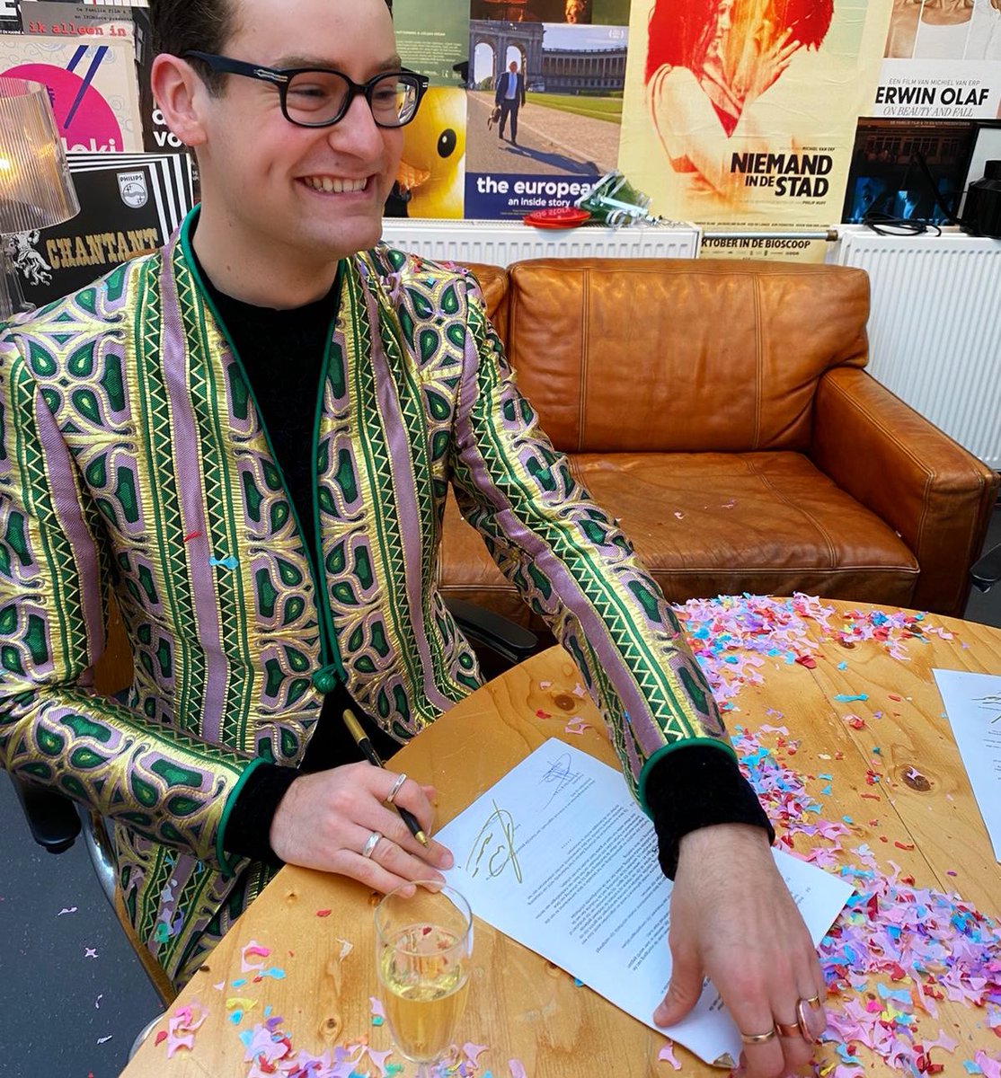 🎉💖🎉JAAA! WAUWIE! EEN GIGA DROOM KOMT UIT!!! ZOJUIST GETEKEND; #CONFETTIREGEN WORDT VERFILMD!!! 

Dolgelukkig dat <a href="/MichielVanErp/">MichielVanErp</a> aan de slag gaat met het boek 🤩 ConfettiRegen is een zeer dierbaar en persoonlijk verhaal, maar ik weet dat het bij hem in meer dan goede handen is!