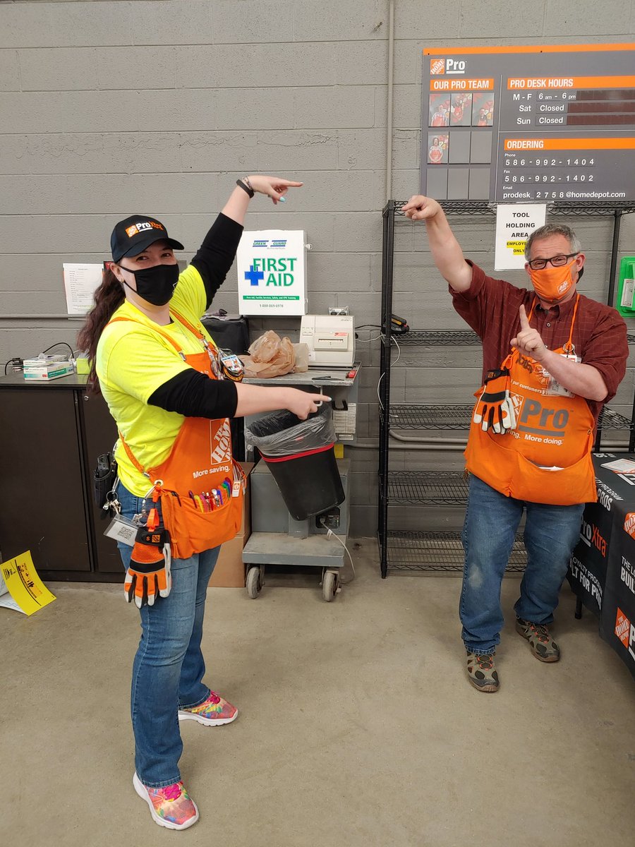 Teamwork! DS Specialties Tracy and DS PRO Doug working as one to make sure every PRO gets the attention they deserve. <a href="/SteveTHD27311/">Steve Yasoni</a> <a href="/KathyHD2758/">Kathy Steinberg</a> <a href="/Tammyha2758/">Tammy Hart</a> @BobbyPooleII @TRich2758 <a href="/tllinke/">Tracee Linkewitz</a> @vanhoveliv