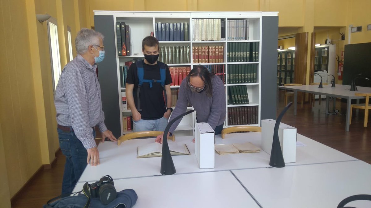 jaumeramonsole's tweet photo. Avui ens ha visitat en @guillem_devant besnét de Josep Devant Miralles, alcalde republicà de Tàrrega 1936 - 1938. Exiliat a Colòmbia, retornà a Catalunya al cap de 20 anys. @aclurgell https://t.co/oXlxZhCBQU