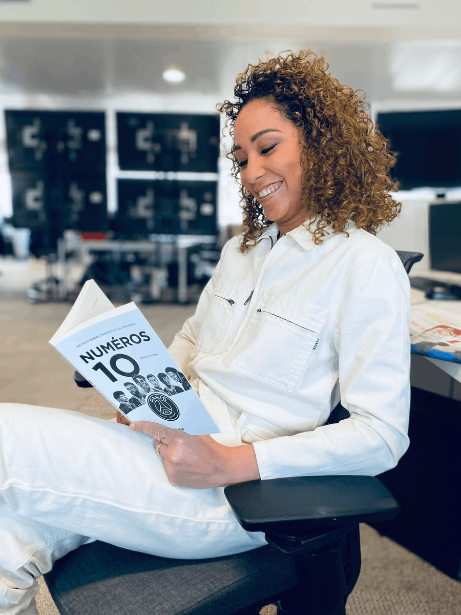 lequipedusoir's tweet photo. 🎁 ALERTE CADEAU🎁

Ce soir, @vsainsily vous fait gagner le livre 

"Les plus grands meneurs de jeu Parisiens  : Numéros 10"  de @GProtche chez @SOLAReditions 

🔵🔴

Pour le gagner RT &amp; FOLLOW 
Bonne chance🍀 https://t.co/MCgQhLerlB