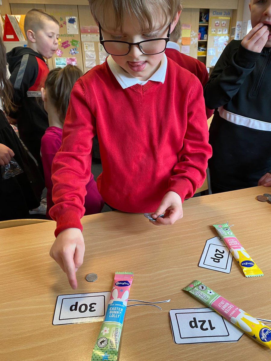 AntoninePrimary's tweet image. Our P2 pupils using coins to buy Easter products from their class shop #reallifecontexts #engagement