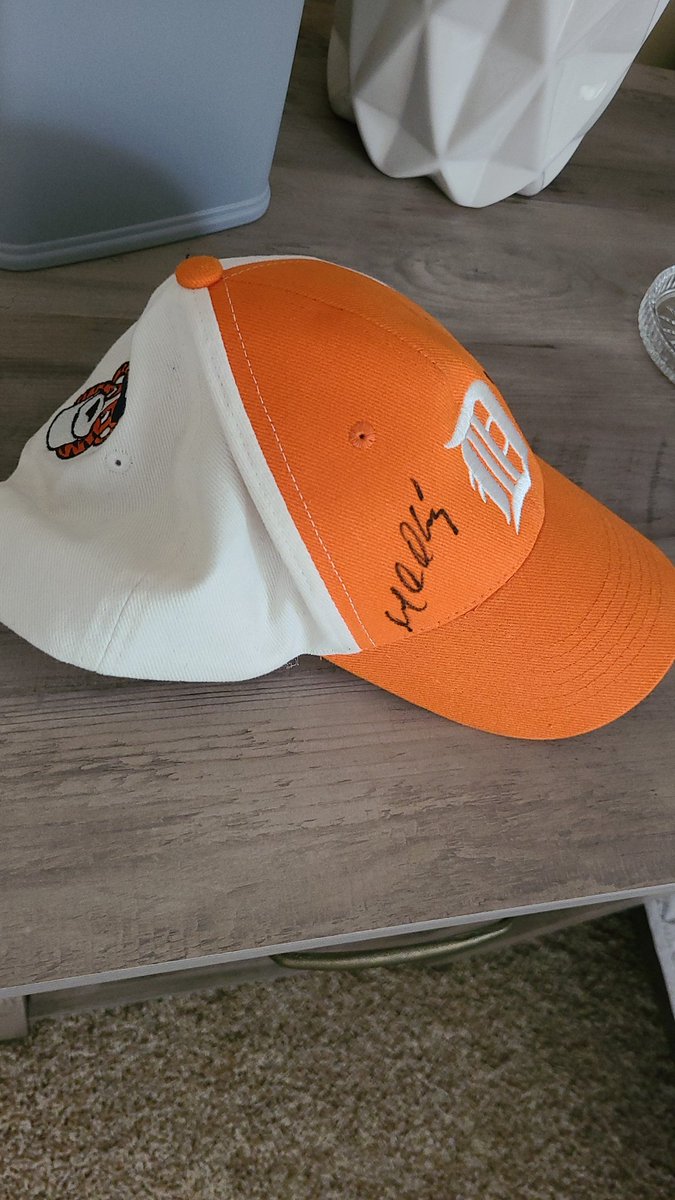 sleehasi's tweet photo. @tigers #tigerscap. Signed by the one and only Magglio Ordonez https://t.co/JTXNYUTDI6