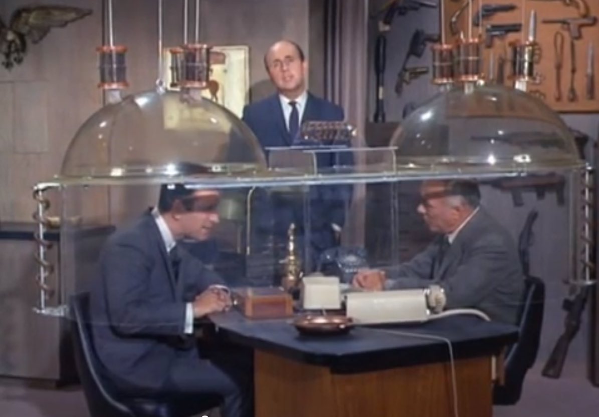 Es muy chulo. En MONOBO queremos uno, aunque en realidad, fácilmente reemplazable por instrucciones de voz, ¡qué ganas de diseñar y programar cantando instrucciones! Eso sí, vamos a necesitar campanas de privacidad