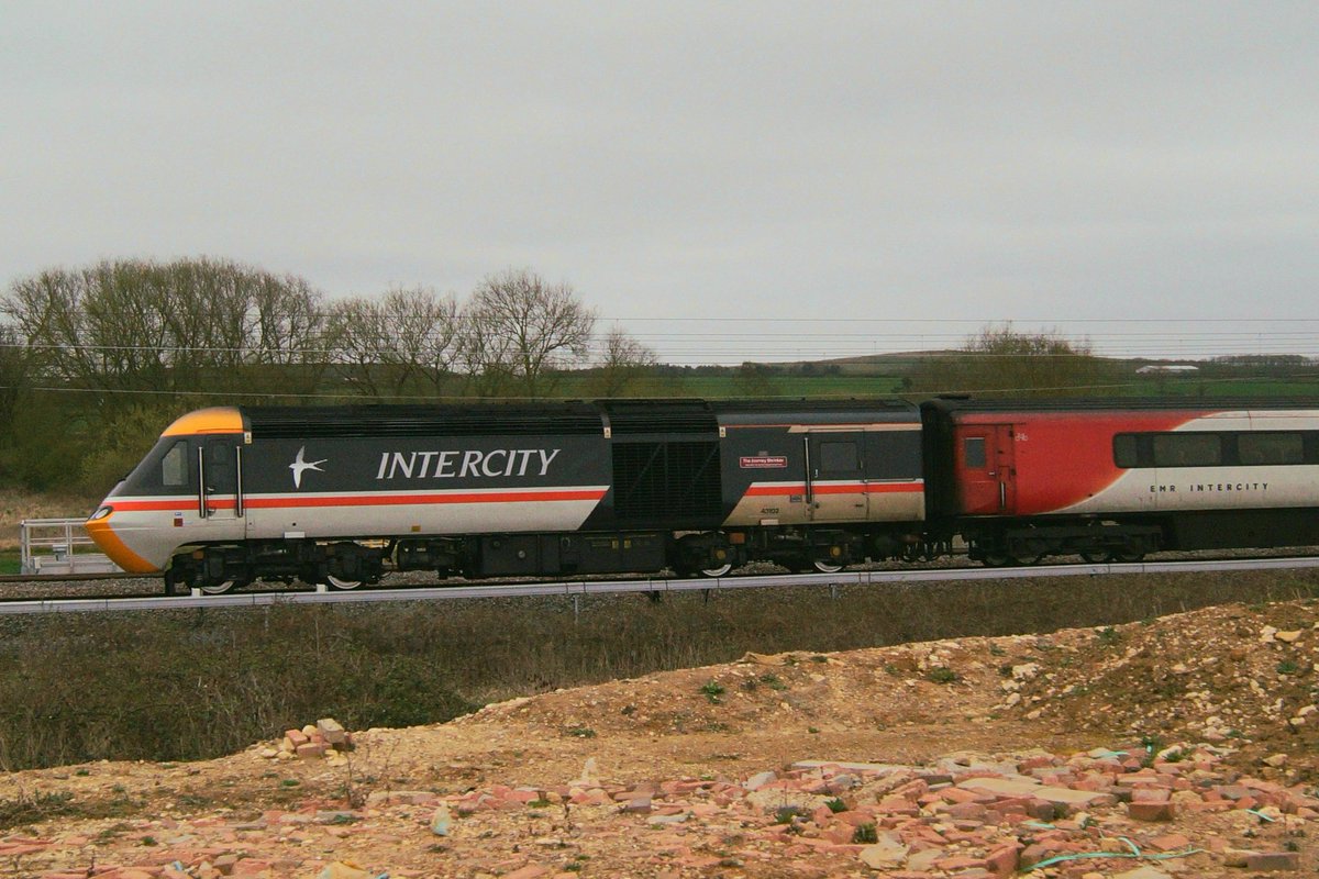 thesatnav89's tweet image. Edited to brighten it up as it was really dull out there today but here we go 43102 The Journey Shrinker heads North on 1D43 1434 London St Pancras to Nottingham  just North of Wellingborough #Hst #YesEMR #43102