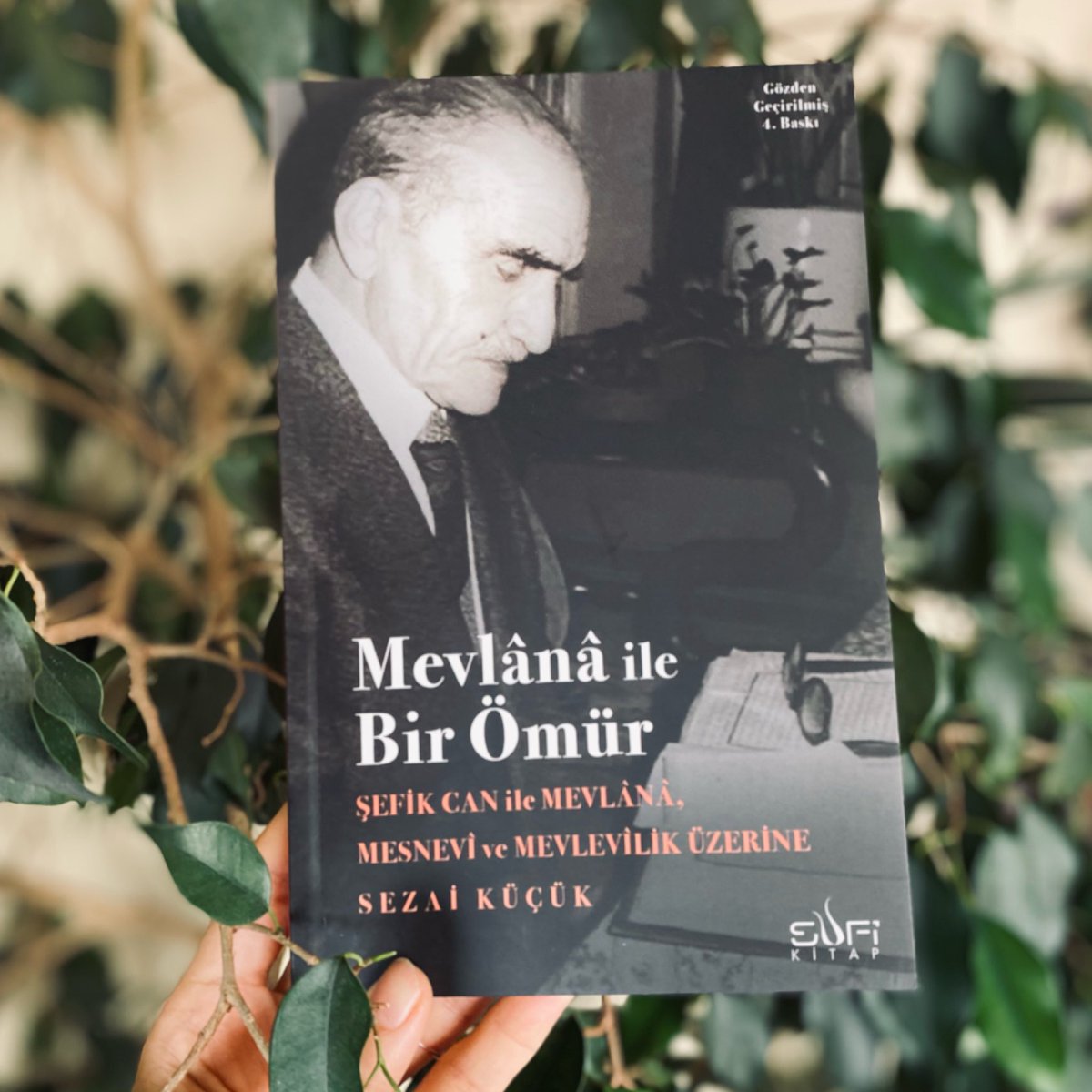 Prof. Dr. Sezai Küçük’ün Son Mesnevîhânlardan Sertarîk Şefik Can Dede ile yapmış olduğu muhteşem bir söyleşi. Bu kitabı okumadıysanız büyük bir kayıp olduğunu söylemek zorundayız…