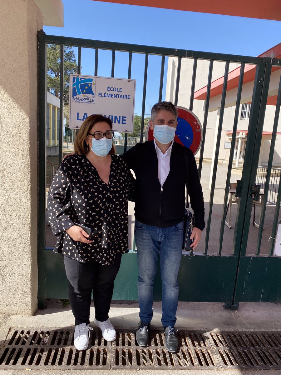 PMGanozzi's tweet photo. Matinée à la Mairie du 15/16 avec @BoulainseurN et les services pour échanger sur les #Ecoles du secteur, oubliées depuis des années. Discussions autour de futurs projets ambitieux pour nos minots. Puis visite de La Savine.
#Marseille #CaChange https://t.co/I44sPPLPjK