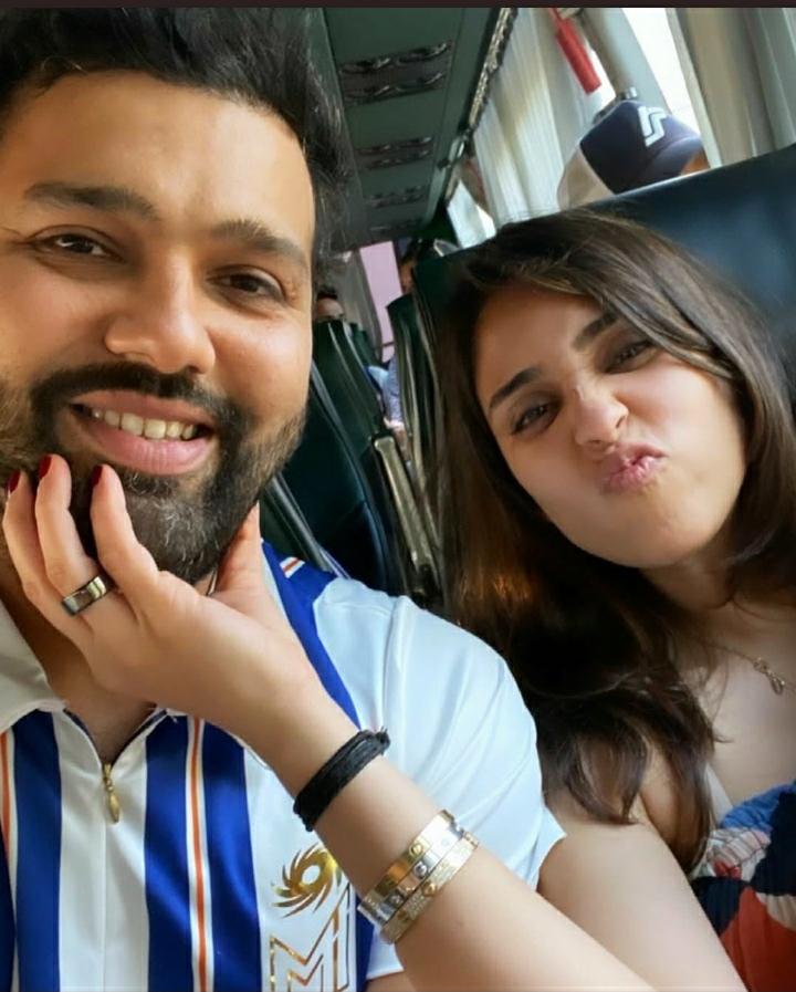 cric_bets's tweet photo. 😍💑

📸:@ritssajdeh | @ImRo45 https://t.co/f8s2q7TEJ9
