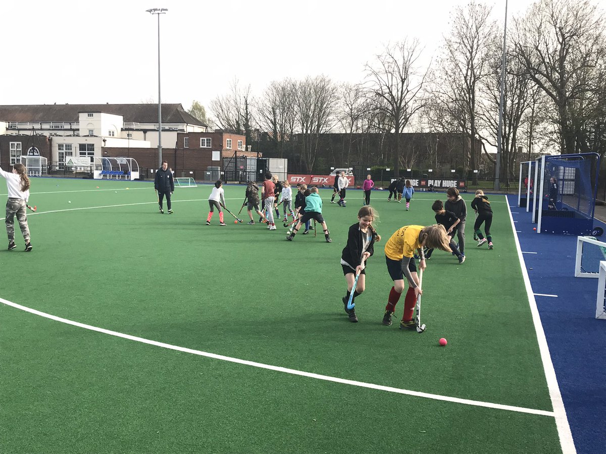 QuickStrtHockey's tweet photo. Full house for the first Thursday QSH Academy since the re-start. Great to see everyone’s been working on their skills with the online sessions and welcome to new players from @PoplarPrimary and @HatfeildPrimary who’ve joined over the past couple of weeks. https://t.co/xKlG5N4qHQ