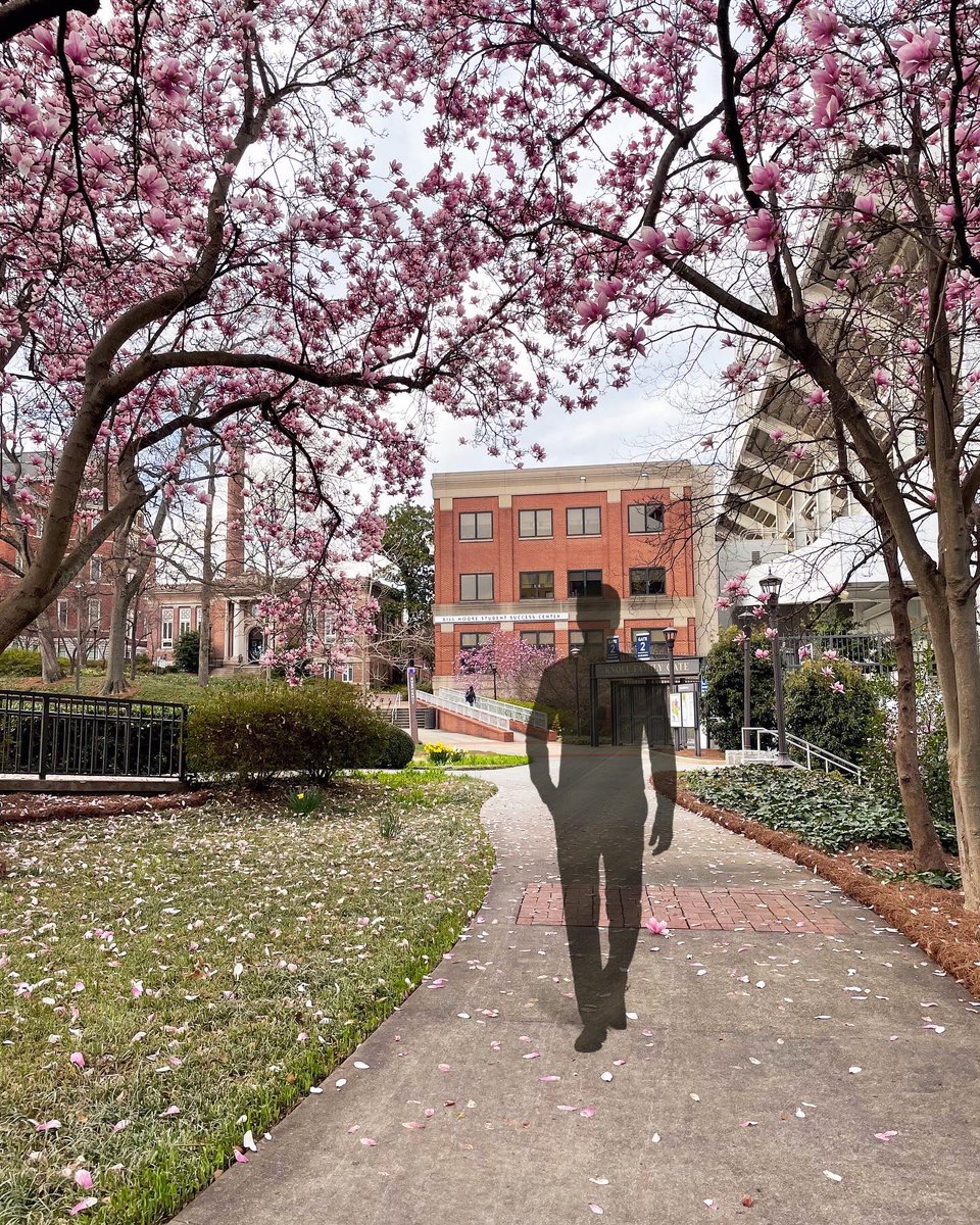 gtadmission's tweet photo. If you see George out on campus today, would you mind wishing him a happy birthday for us? 🧁

🌟 https://t.co/rpJ7vmhxNE https://t.co/ct8SSpOCQK
