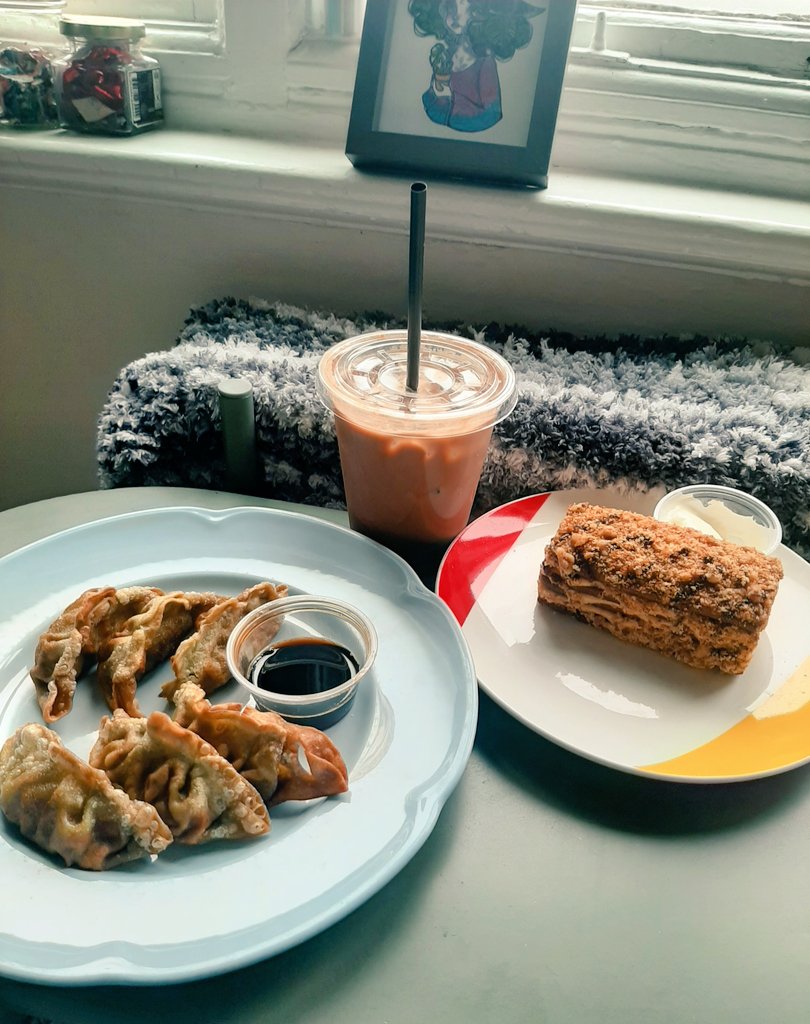 My Kimi Kim sent me my favourite treats from my favourite restaurant today 🖤 I honestly can't wait till Daisy  Rach, Kimi and I can finally get to hang out together. It's be so long but thankfully the time doesn't seem as bad when you have wonderful friends.