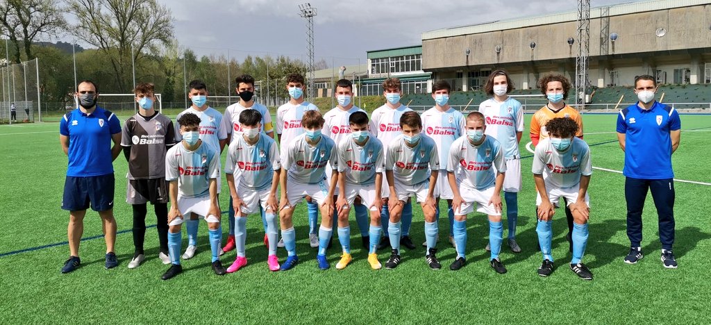 SD_Compostela's tweet photo. CANTEIRA| O #CadeteA comezou hoxe a liga de División de Honra, logo de descansar na primeira xornada, con derrota por 1️⃣-2️⃣ contra o @PontevedraCFSAD en Santa Isabel! #SentimentoBranquiazul https://t.co/Iwc6PF2PUd