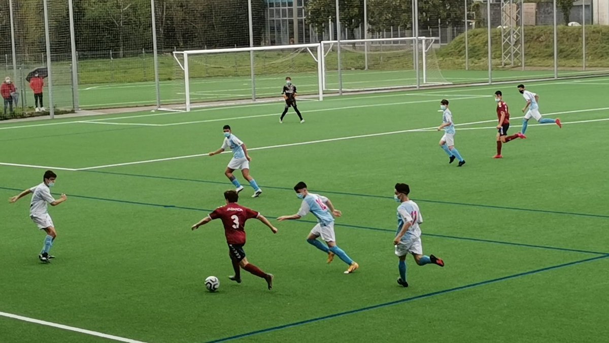 SD_Compostela's tweet photo. CANTEIRA| O #CadeteA comezou hoxe a liga de División de Honra, logo de descansar na primeira xornada, con derrota por 1️⃣-2️⃣ contra o @PontevedraCFSAD en Santa Isabel! #SentimentoBranquiazul https://t.co/Iwc6PF2PUd