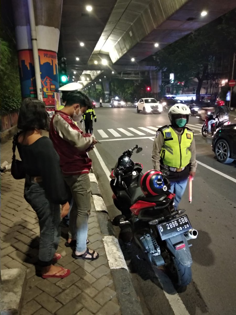 23.46 Polri Sat Pantas Jaksel melakukan Penertiban/Penindakan Knalpot Bising di Jalan Antasari Jakarta Selatan