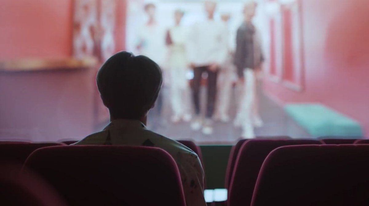 Ari29407997's tweet photo. it's the way seokjin is always watching them..
#FilmOutbyBTS @BTS_twt https://t.co/2CWvvFZXOY