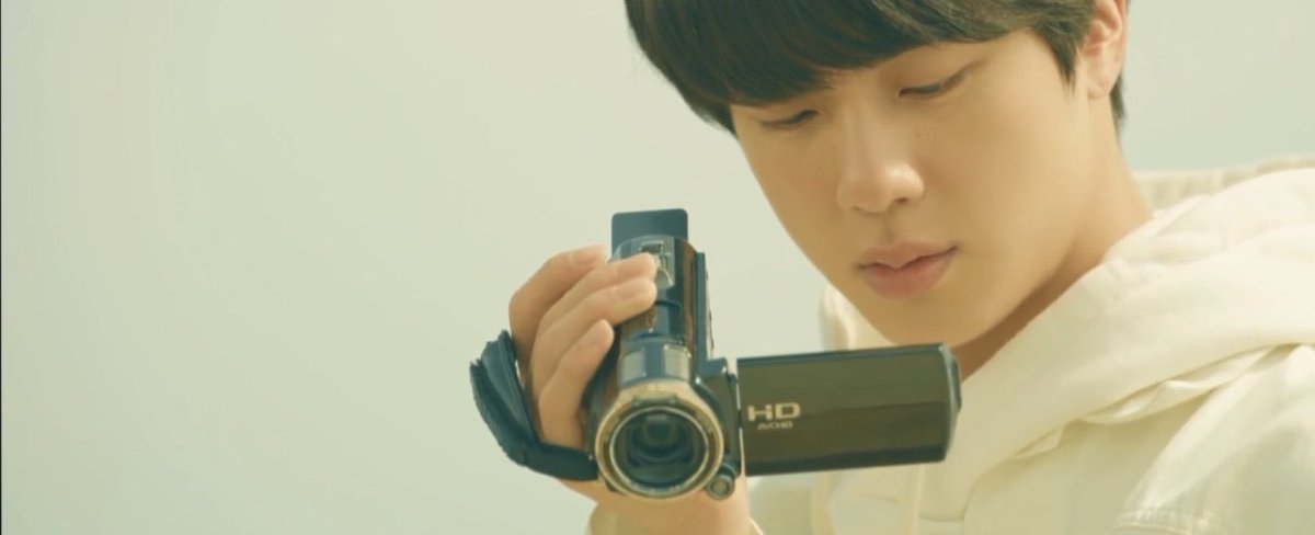 Ari29407997's tweet photo. it's the way seokjin is always watching them..
#FilmOutbyBTS @BTS_twt https://t.co/2CWvvFZXOY
