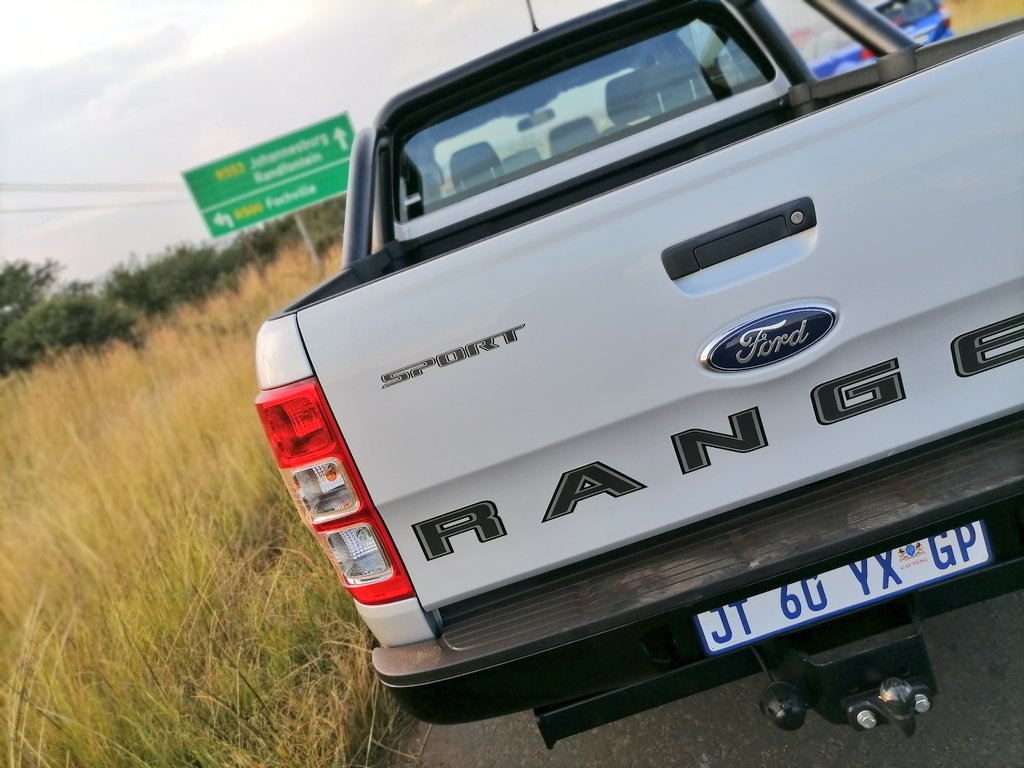 cmphiwe_malenga's tweet photo. This is how I'm entering my Easter weekend, welcomed The @FordSouthAfrica Ranger 2.2 TDCI XL Sport 4X4 Double Cab 6AT,Power 118 KW, Torque 385Nm,2 airbags, Radio with 4 speakers Bluetooth &amp; USB, I'll keep you guys Posted please Drive safe and have a great weekend
#FordRangerSport https://t.co/DYeXzkUZYX