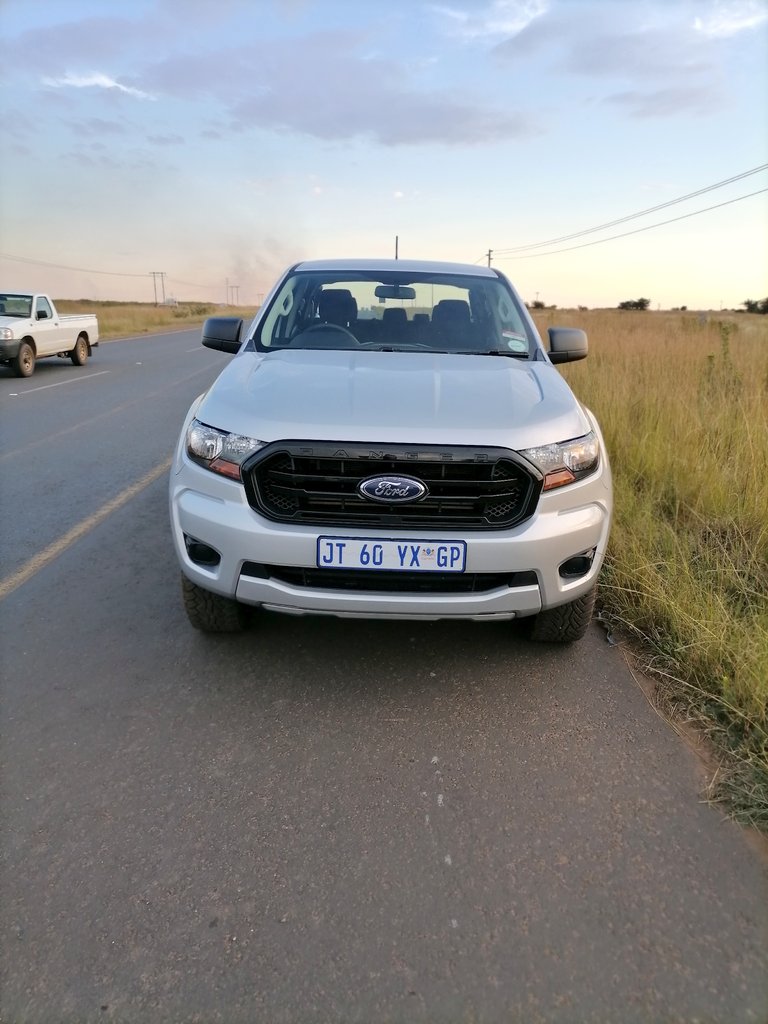 cmphiwe_malenga's tweet photo. This is how I'm entering my Easter weekend, welcomed The @FordSouthAfrica Ranger 2.2 TDCI XL Sport 4X4 Double Cab 6AT,Power 118 KW, Torque 385Nm,2 airbags, Radio with 4 speakers Bluetooth &amp; USB, I'll keep you guys Posted please Drive safe and have a great weekend
#FordRangerSport https://t.co/DYeXzkUZYX