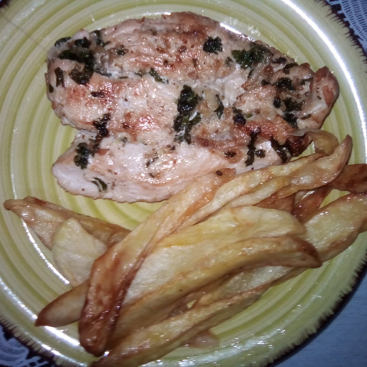 MichaLebailly's tweet photo. #dinner #home #turkey #chicken #fried #potatoes #delicious #yummy #rich in #calories let's #forget about #diet #calories #bonappetit #girl #love #food #instagirl #instalikers #instagram #likesforlike #nofilter 😘😍😋😋 https://t.co/aCsjQUVgWS