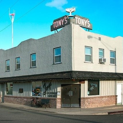 visitCAdelta's tweet photo. This week we're celebrating the Best Bars of the Delta! And according to #BestoftheDelta 2020, the best bars were @MeiWahBeerRoom and Tony's Place! For a complete list of places to wet your whistle in the Delta, check out https://t.co/zg3NshldGq. #VisitCADelta https://t.co/JqE8kPfN5O