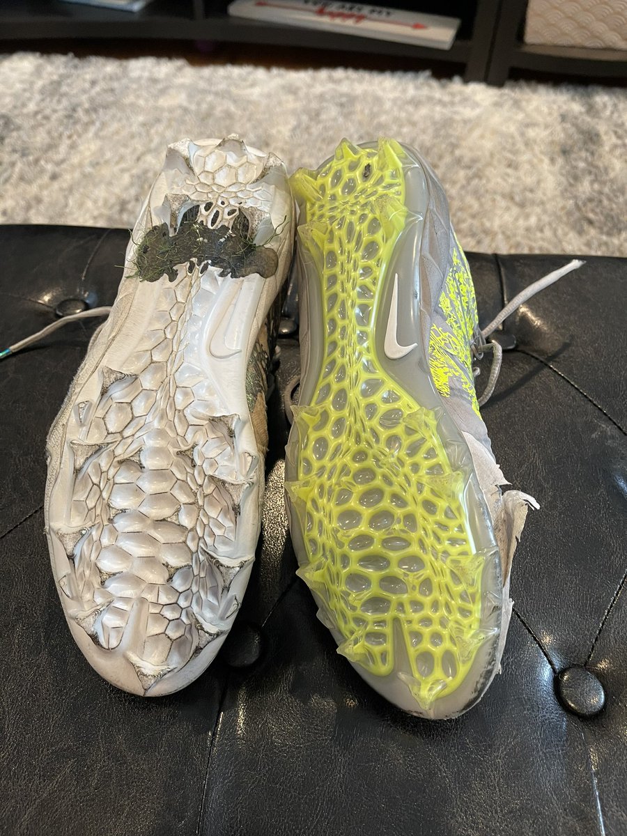 jen_sennett's tweet photo. @Nike can you tell which shoe was worn less than a dozen times (only outdoors once) vs the pair that was worn an entire year, mostly outdoors? This is ridiculous! $130 cleats should NOT be falling apart like this! #lacrosse #whereisyourQA #dobetter #youshouldbeembarrassed https://t.co/xqaJztgl7b
