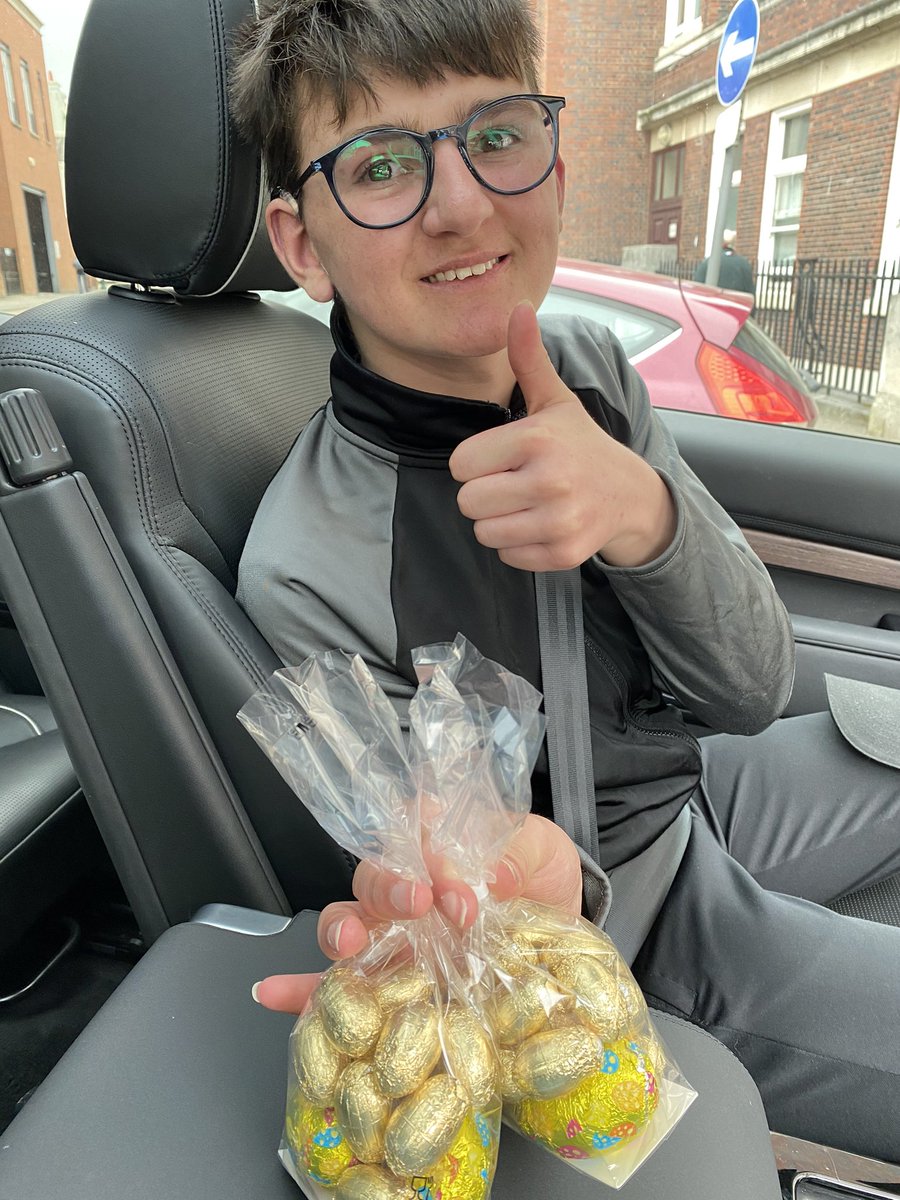 Lovely touch <a href="/nottmhospitals/">Nottingham University Hospitals</a> after a cochlear appointment at Ropewalk house today getting given some Easter chocs on the way out from staff - thank you thumbs up here 🐣
