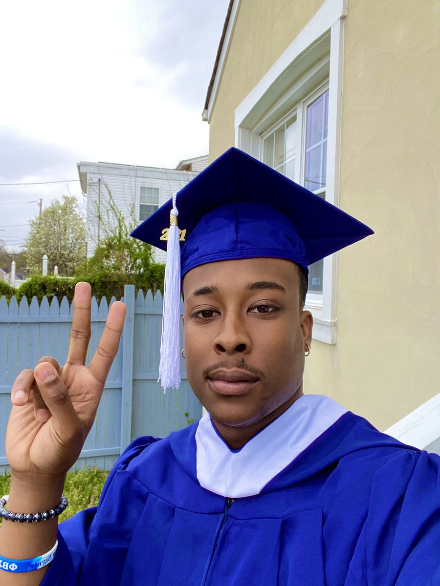 _tywatkins_'s tweet photo. First Generation hits different 🎓 We outta here #hu21 #summacumlaude https://t.co/FVLNx1fPBY