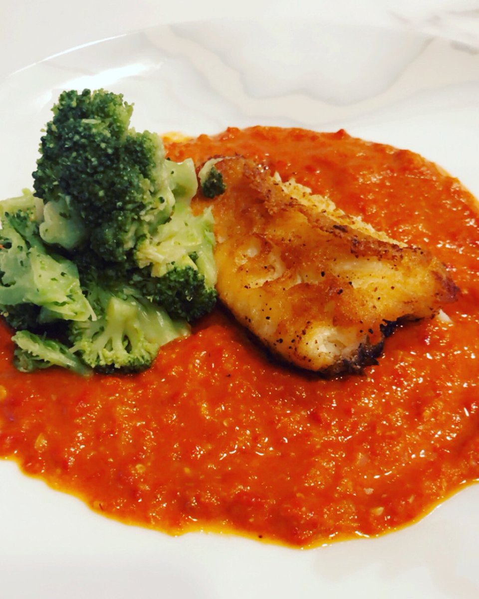 cuteazfoxy's tweet photo. #ChileanSeabass #RedPepperSauce eating good 😌 #Foodie #FakeChef 😜 https://t.co/Q1nYPlLi4b