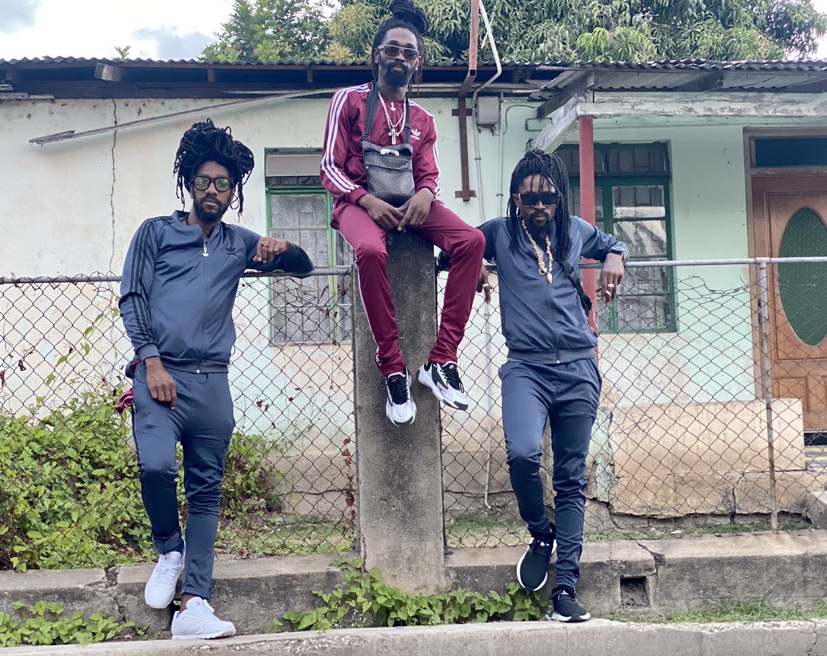 Rockaz_Elements's tweet photo. Can’t safe a party neither 9night
Ananda alert dem bwoi deh too bright
Watch your lil daughters, keep them insight
Tell your little girl nuh tek nuh free ride!
#RaperBwoi #JungleJustice
#RastaCity #TrinityActive
#Khanice #Ananda #RIP 
#RockazElements #Bim https://t.co/mavNxlIXCa