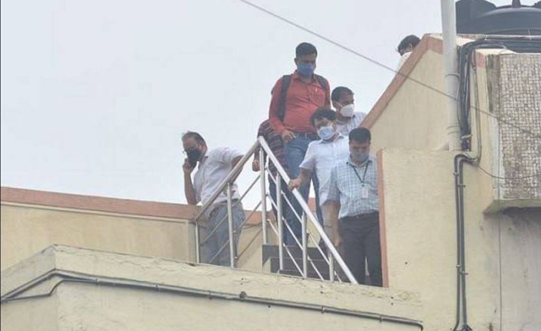 JustForSushant's tweet photo. CBI KNOWS SSR CULPRITS 💯
World wants to know the TRUTH 🙏
we want #CompleteJustice4SSR
Enquire Parambir 4 SSR https://t.co/UH0uzHdSWq