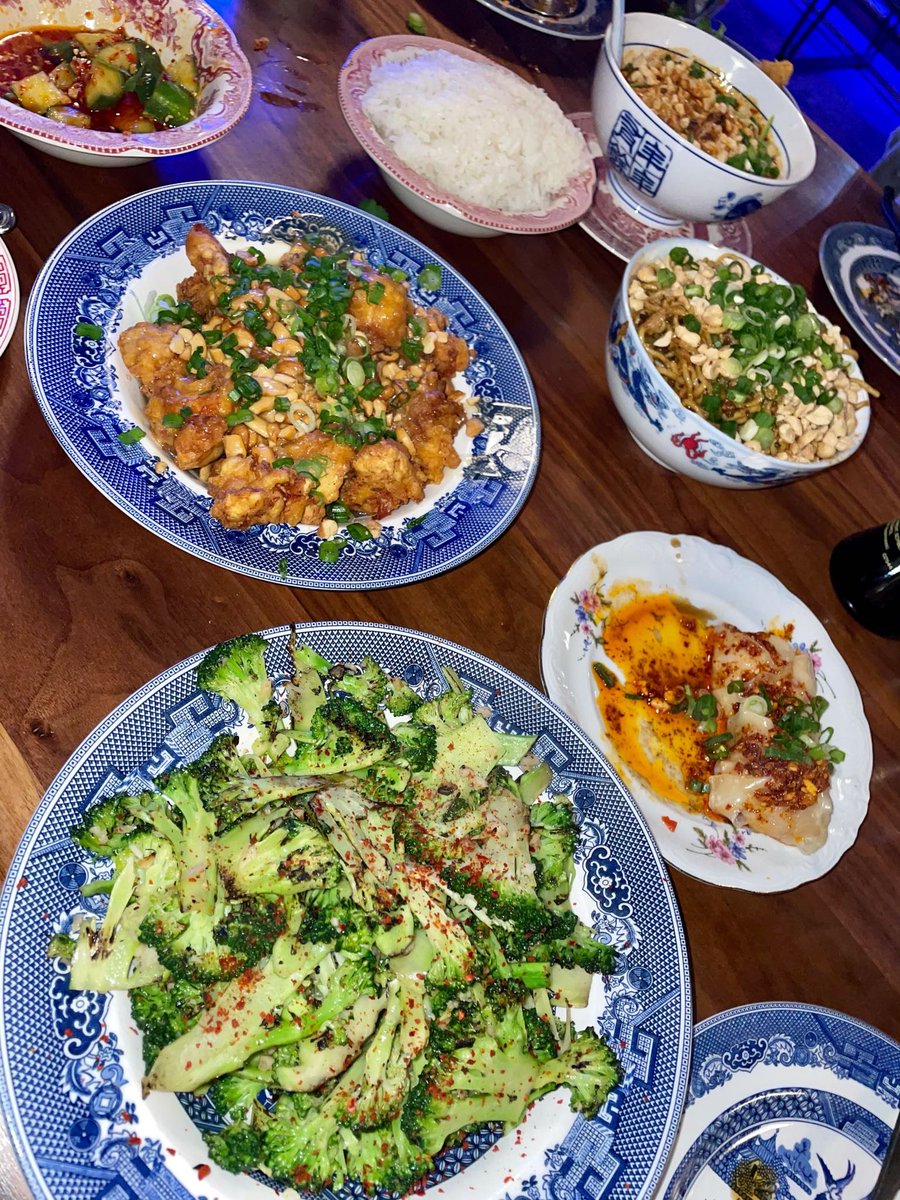 thebigeatsy's tweet image. FULL SPREAD FROM BLUE GIANT🤌🏻🤌🏻 my mouth is still watering 🤤🤤🤤🤤 #food #goals #yum #eats #foodie #nola #cooking #thebigEATSy