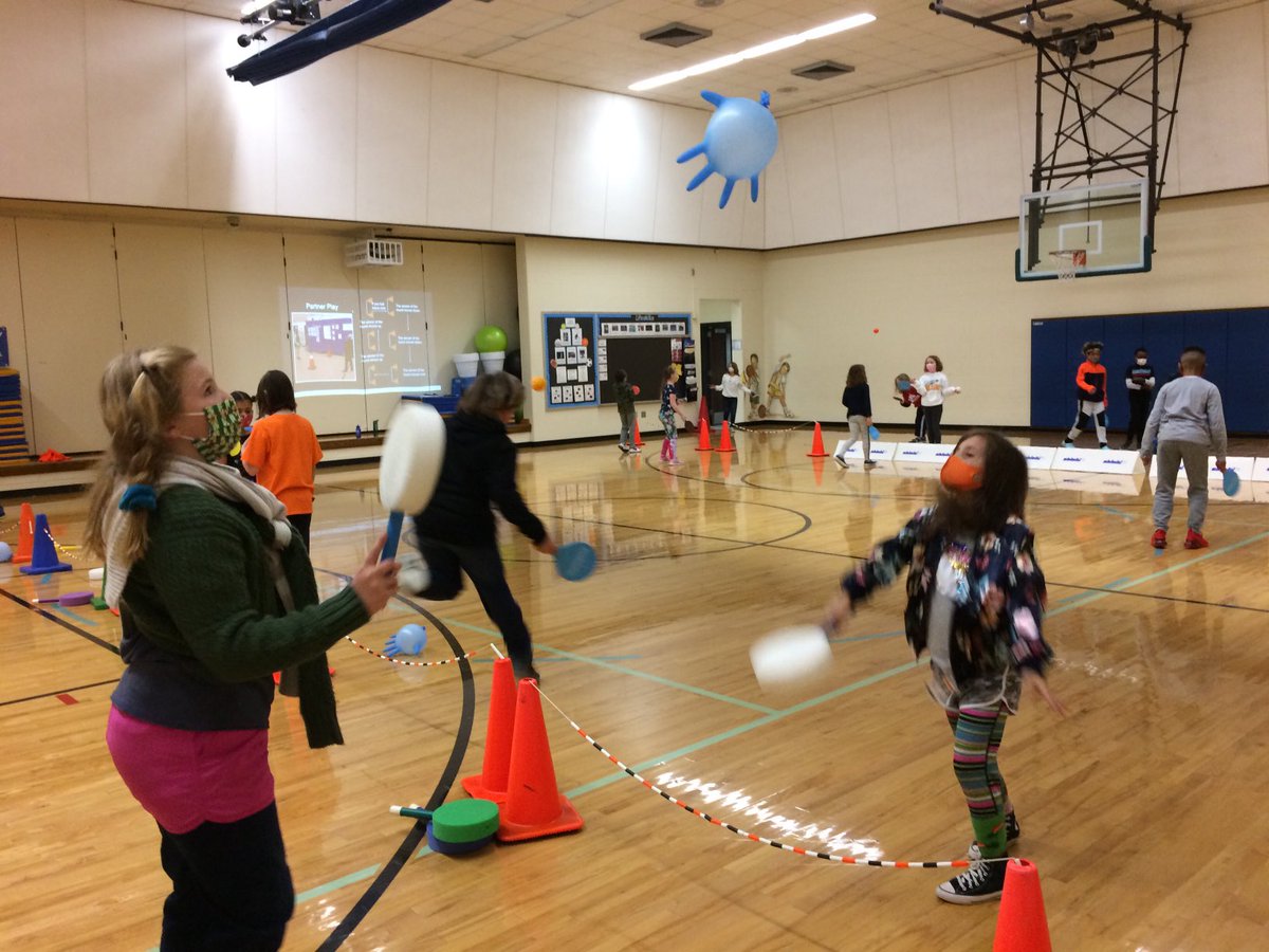 HES_PhysEd's tweet photo. Students have been working on their striking skills for racket sports.  Students ❤️ having some voice and choice on which equipment they use.  All were engaged and working at their level!    Ask your 3rd grader which they preferred to use.  #UDL https://t.co/SMfJgV2XF7