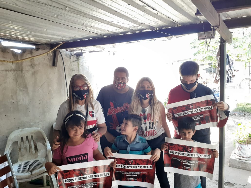 CANOBsolidario's tweet photo. 5ta. Campaña "Todos podemos ser muy útiles". Hoy en el Merendero llenando corazones junto a la Filial de Perez se repartieron útiles escolares, y regalitos leprosos. Gracias @La26NOB por acompañarnos todos los años. https://t.co/kD0uibB6v0