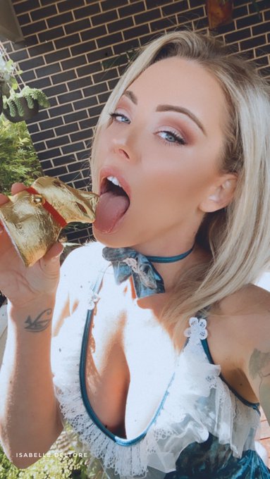Watch Isabelle Deltore's leaked NSFW photo on TwXstars