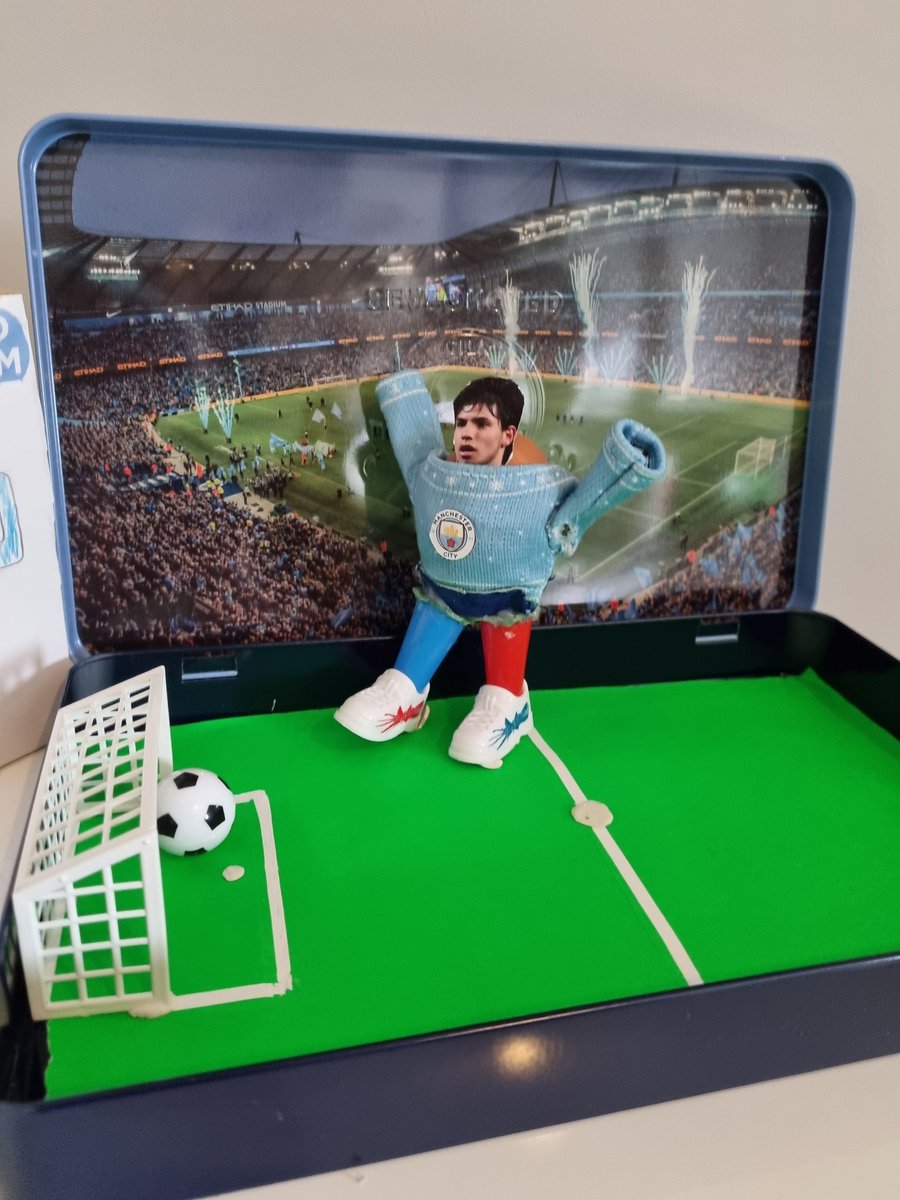 daws529's tweet photo. @aguerosergiokun My little lad's school Easter competition entry 'Sergio Egg-uero'... https://t.co/Vnnvc208qu